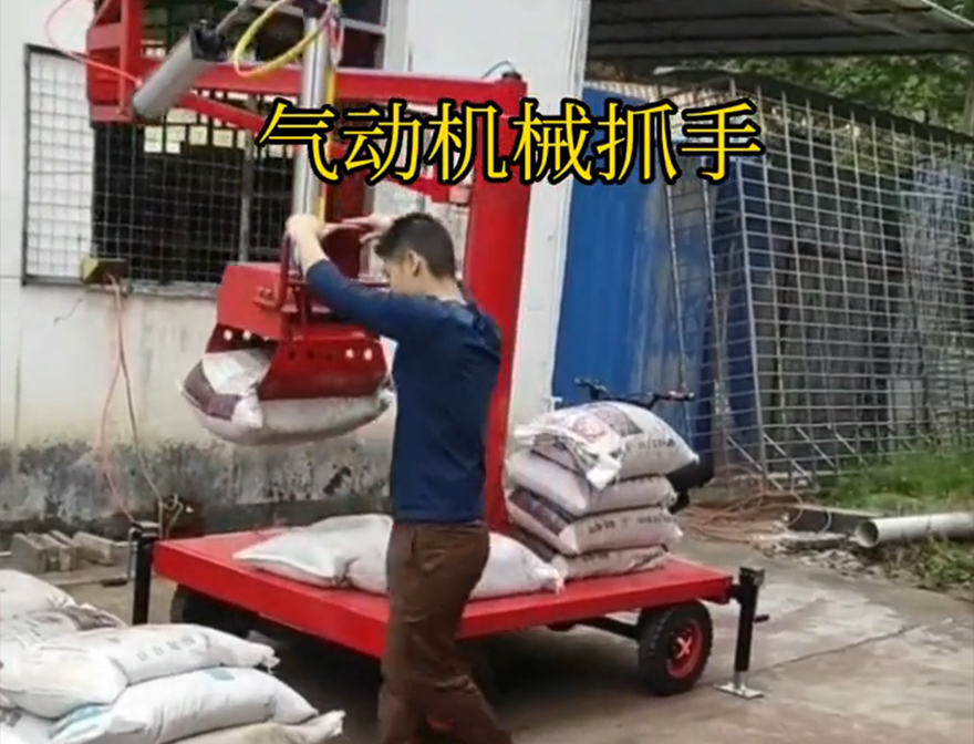 洛川县机械抓手饲料抓袋机机械抓手助力机械臂详细视频洛川县水泥抓手那里有农用随车抓